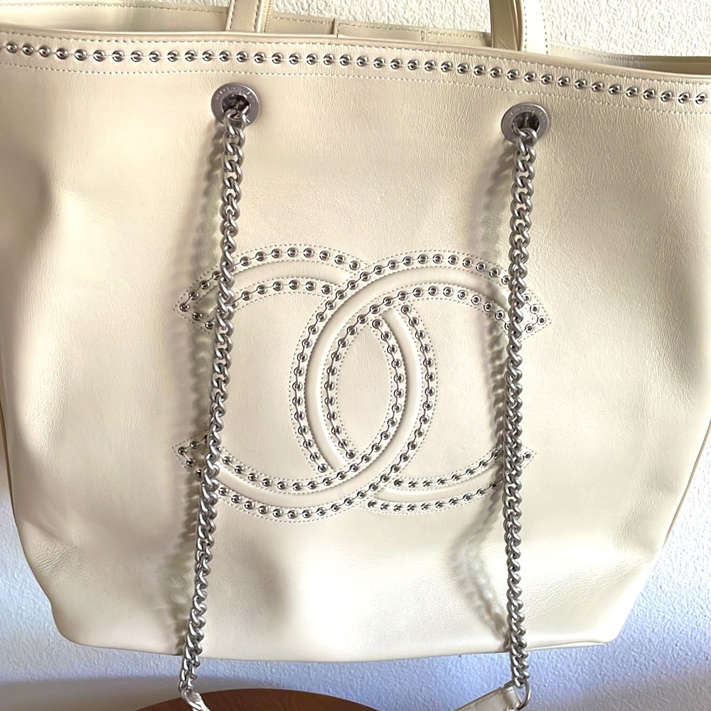 COPY - 🔥Brand New Chanel Tote🔥